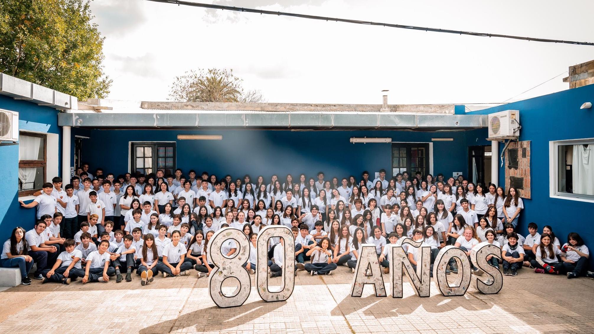 estudiantes de Liceo Aiguá con el número ochenta